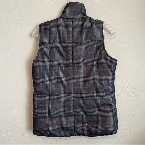Izod Plaid Design Quilted Puffer Vest - Picture 6 of 6